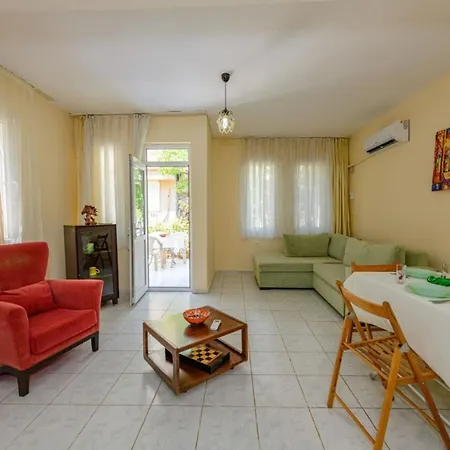 Apartman Lovely With 3 Bedrooms, 1006 *