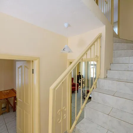 Apartman Lovely With 3 Bedrooms, 1006 Fethiye